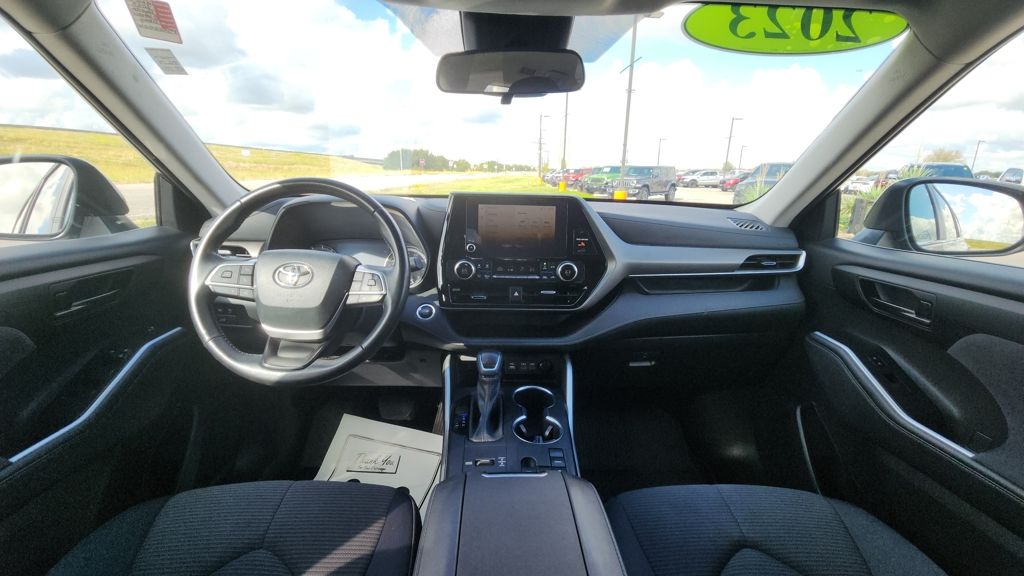 2023 Toyota Highlander LE - Photo 11