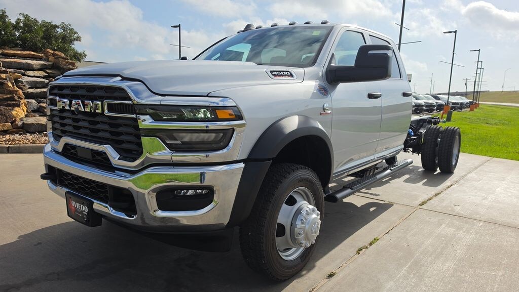 New 2026 Ram 4500 TRADESMAN CHASSIS CREW CAB 4X4 84' CA Pickup