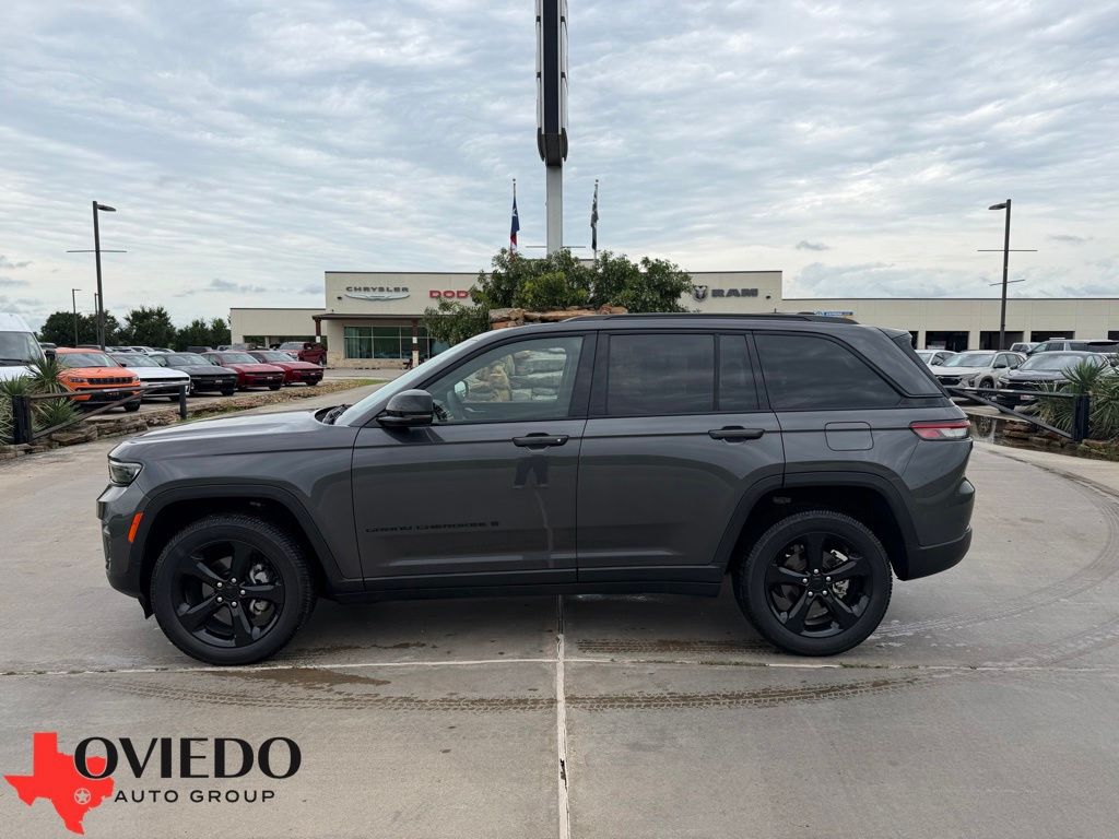 2023 Jeep Grand Cherokee Altitude's photo