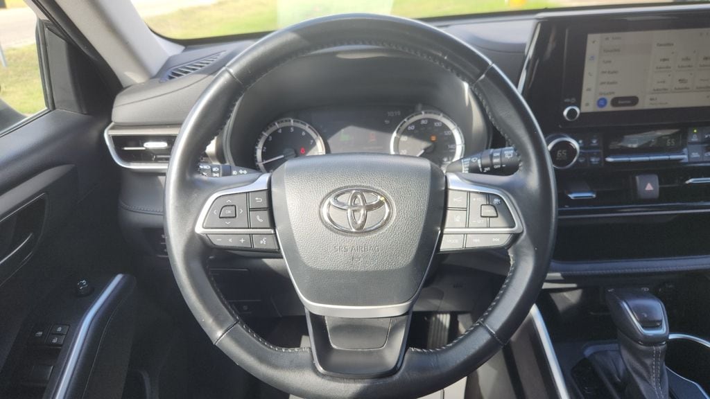 2023 Toyota Highlander LE - Photo 12