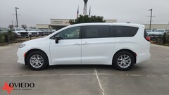 2026 Chrysler Pacifica SELECT Passenger Van
