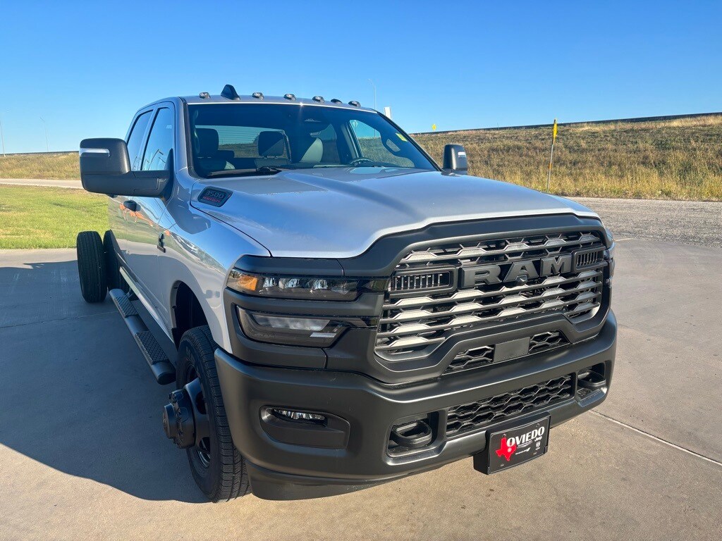 2026 Ram 3500 Tradesman photo 4