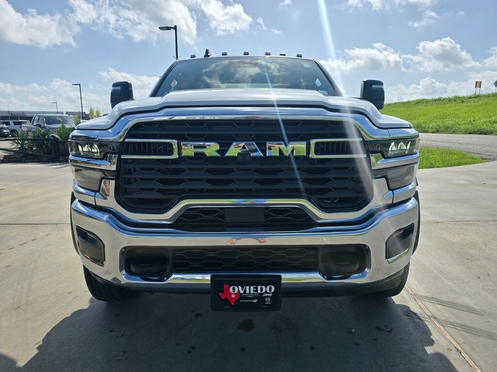 2025 Ram 5500 Tradesman photo 3
