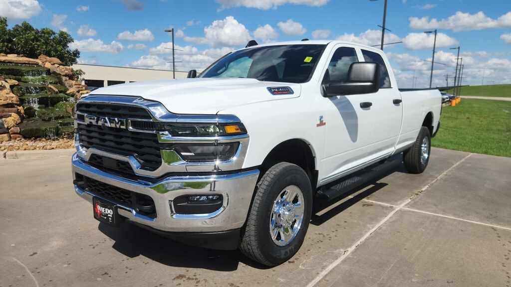 New 2026 Ram 3500 TRADESMAN CREW CAB 4X4 8' BOX Pickup