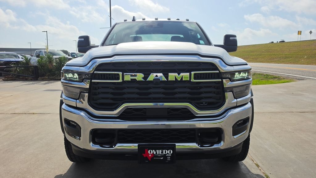 New 2026 Ram 4500 TRADESMAN CHASSIS CREW CAB 4X4 84' CA Pickup