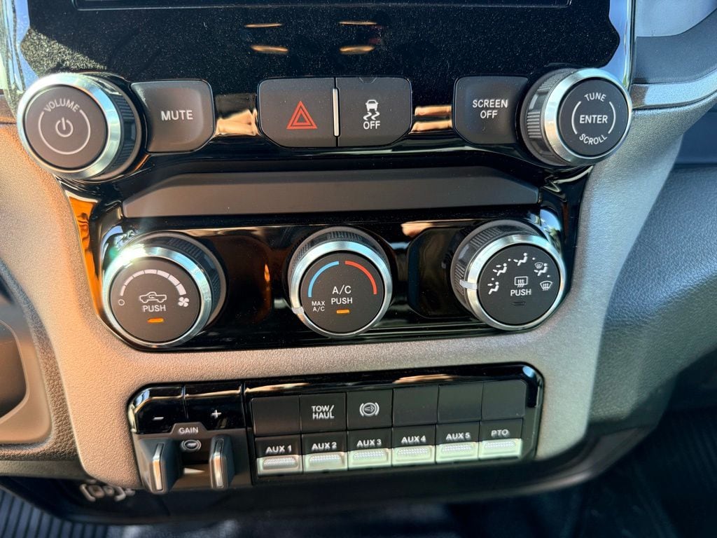 2026 RAM 3500 Chassis Tradesman - Photo 13