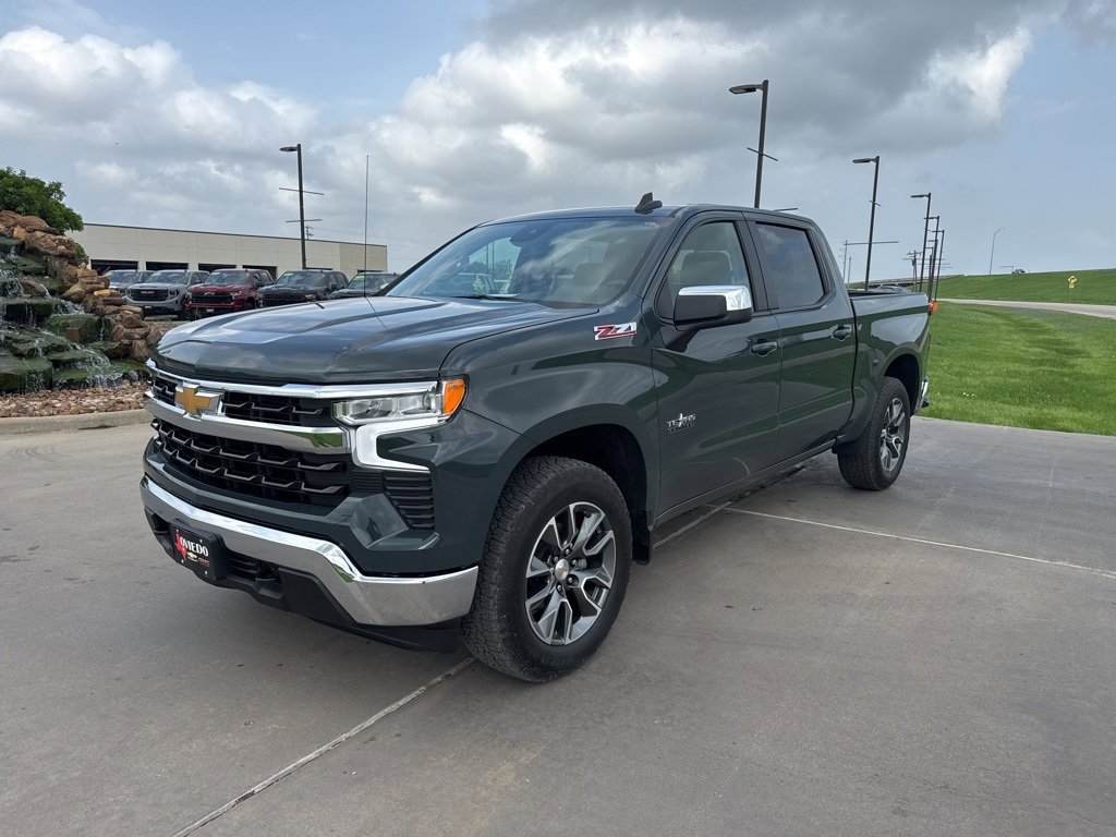 2025 Chevrolet Silverado 1500 LT photo 2