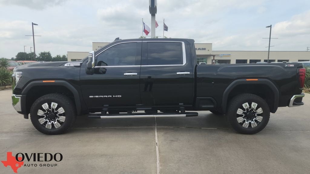 2025 GMC Sierra 4WD Crew Cab Standard Box SLT's photo