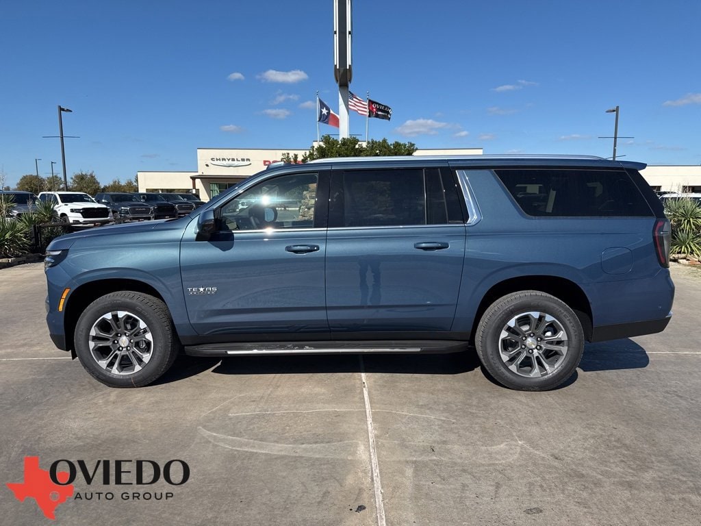 2026 Chevrolet Suburban LT's photo