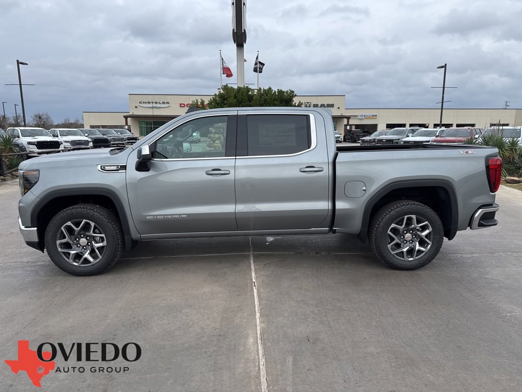 2026 GMC Sierra 1500 SLE's photo