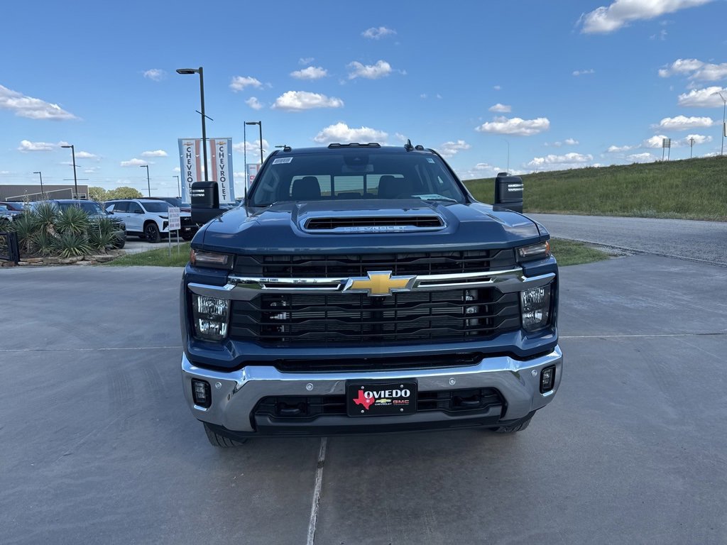 2026 Chevrolet Silverado 3500HD LT photo 3