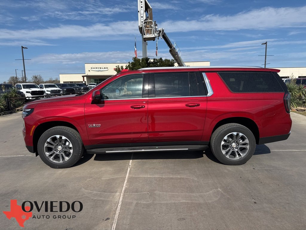 2026 Chevrolet Suburban LT's photo