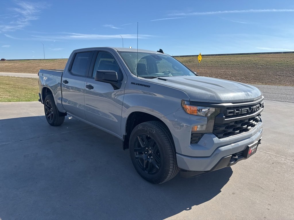 2025 Chevrolet Silverado 1500 Custom photo 4