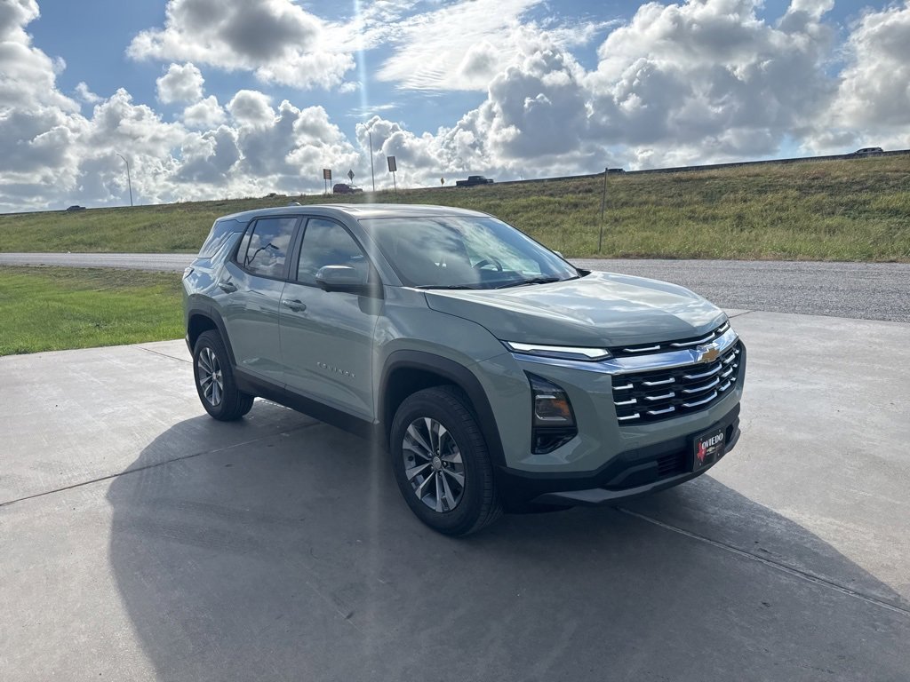 2026 Chevrolet Equinox LT photo 2