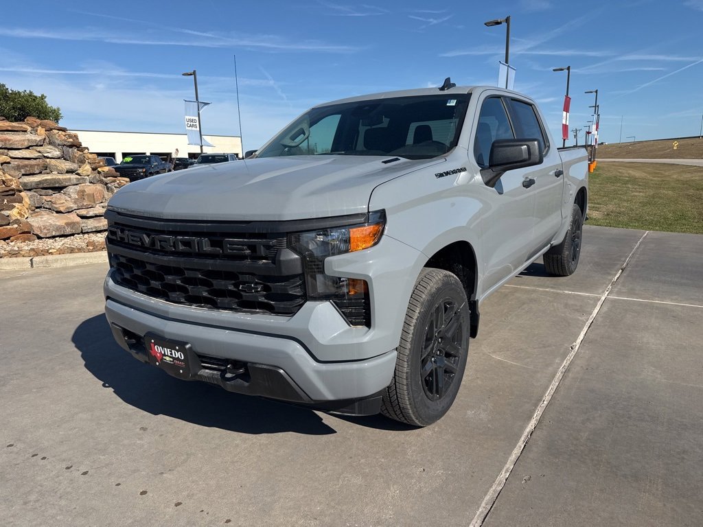 2025 Chevrolet Silverado 1500 Custom photo 2