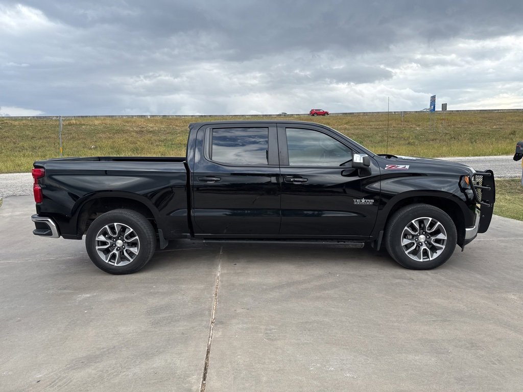 2020 Chevrolet Silverado 1500 LT photo 3