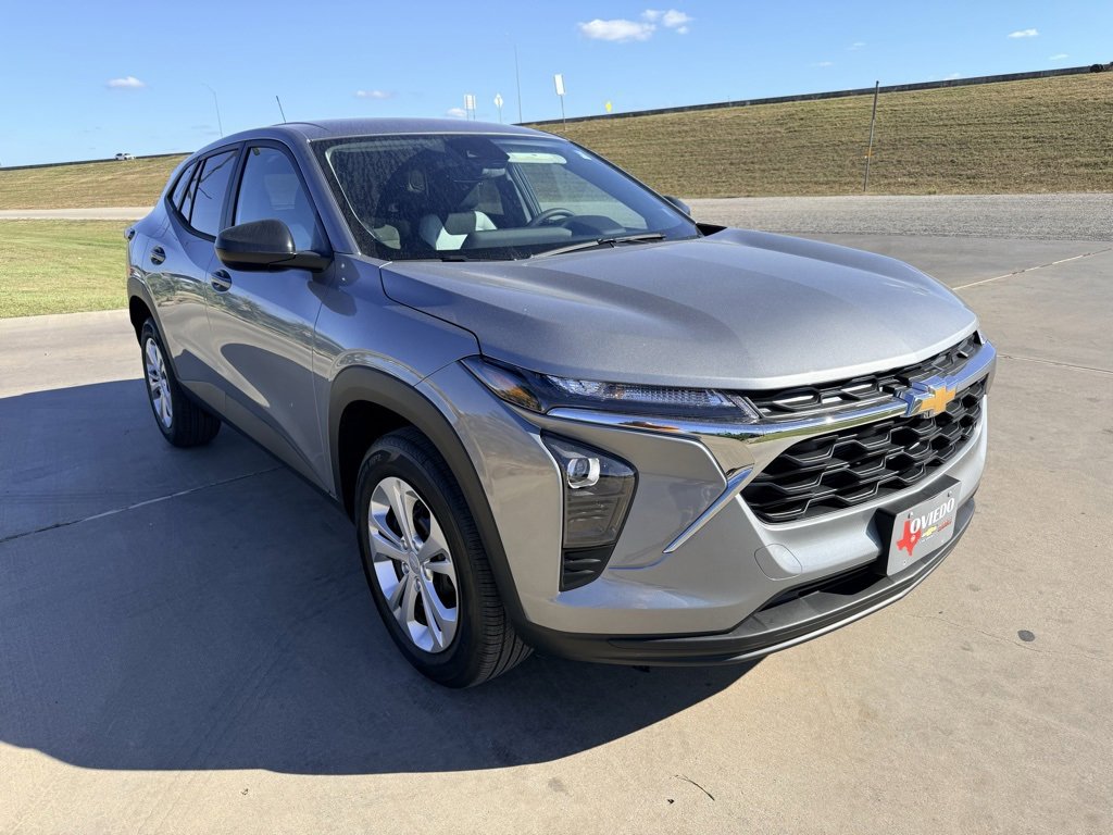 2026 Chevrolet Trax LS photo 3