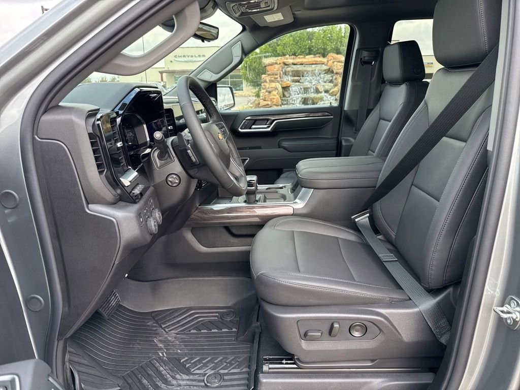 2026 Chevrolet Silverado 1500 LTZ - Photo 10