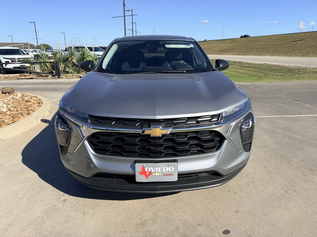 2026 Chevrolet Trax LS photo 2