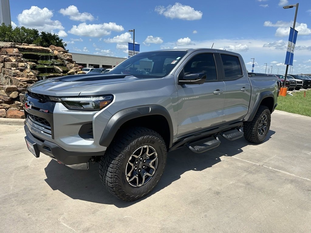 Used 2024 Chevrolet Colorado ZR2 with VIN 1GCPTFEK7R1115110 for sale in La Grange, TX