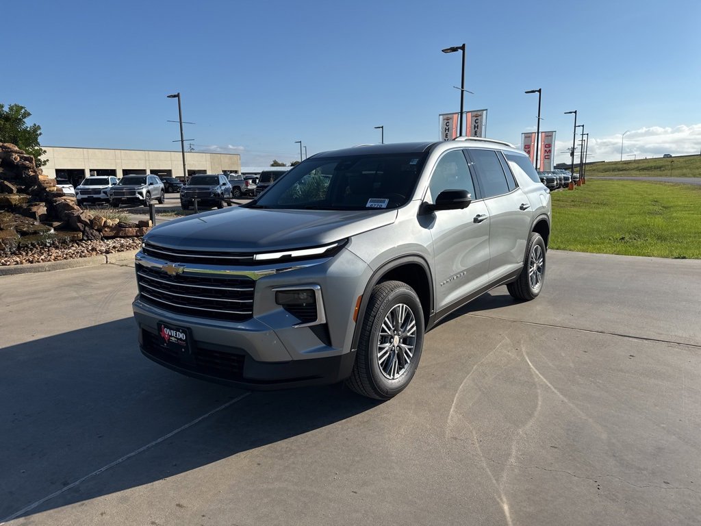 2026 Chevrolet Traverse photo 2