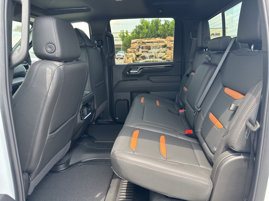 2025 GMC Sierra 2500HD AT4 - Photo 9