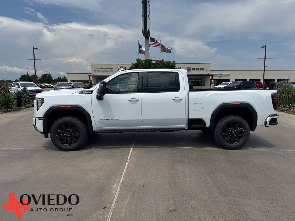 2025 GMC Sierra 4WD Crew Cab Standard Box AT4's photo