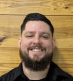 Staff member Eduardo Martel (Hablamos Español) from ID_2d5214