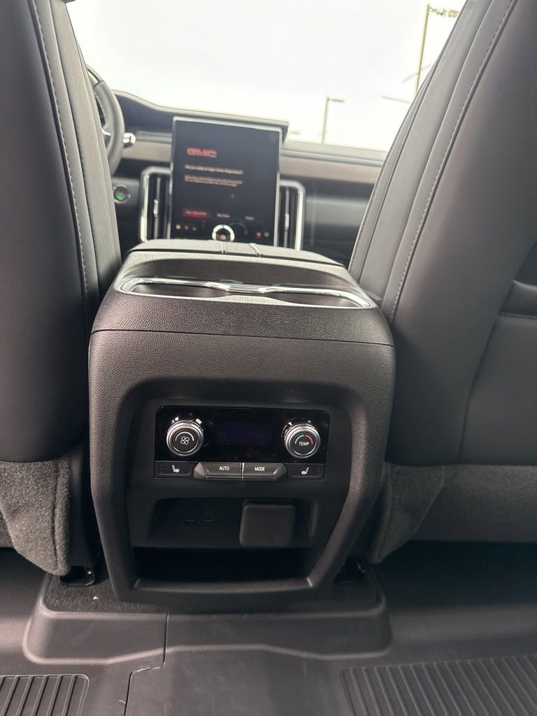 2026 GMC Acadia Denali - Photo 7