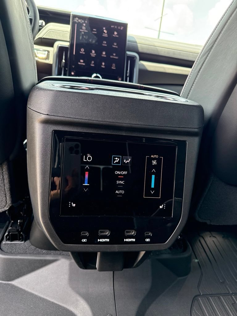 2026 GMC Yukon XL AT4 Ultimate - Photo 9