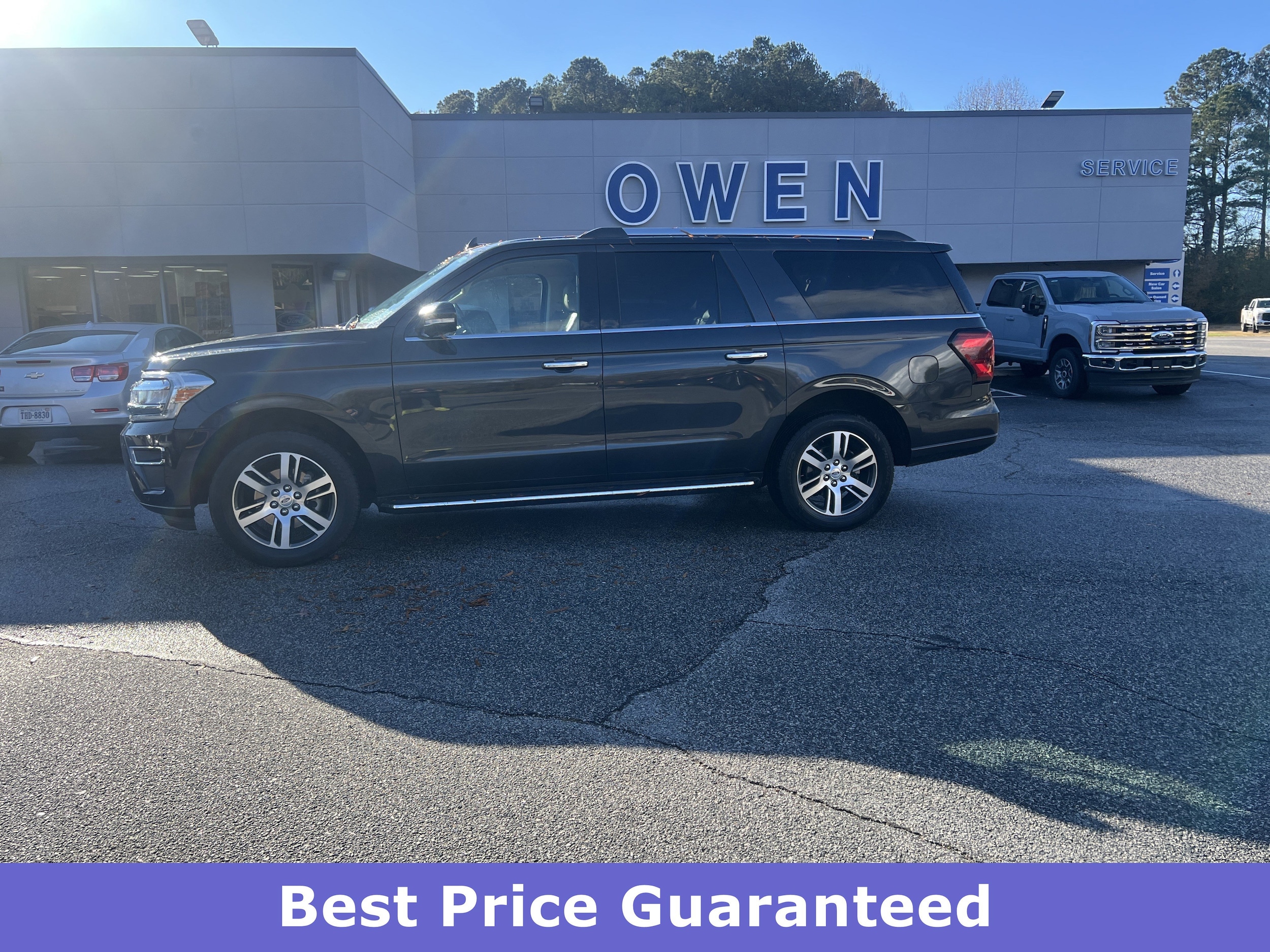 2023 Ford Expedition Limited's photo