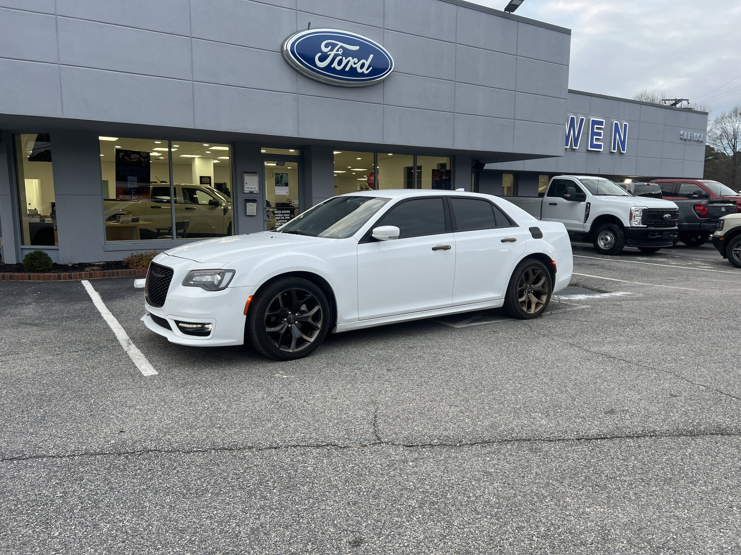 2022 Chrysler 300 Touring L's photo