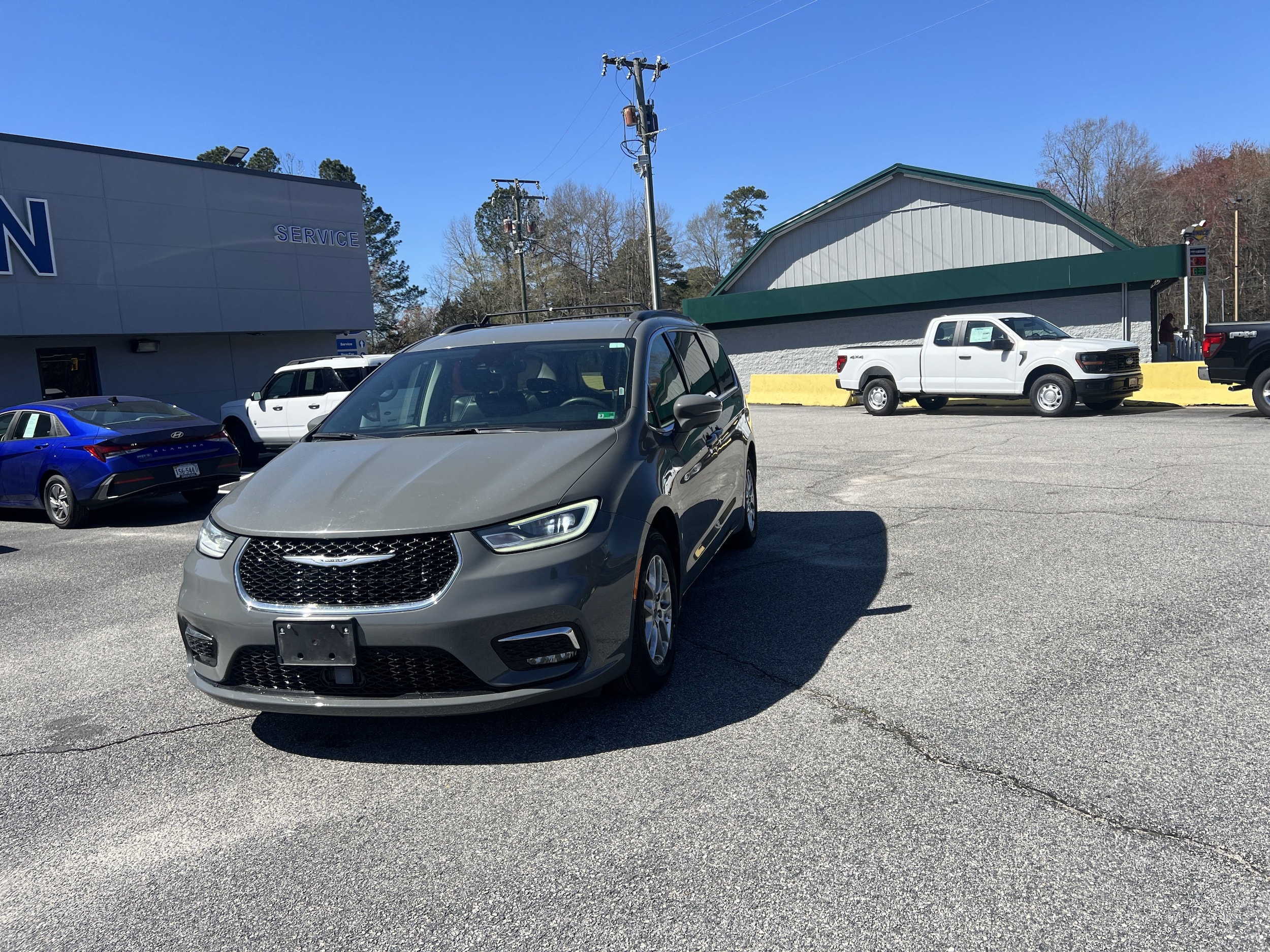 Used 2022 Chrysler Pacifica Touring L with VIN 2C4RC1BG3NR109516 for sale in Jarratt, VA