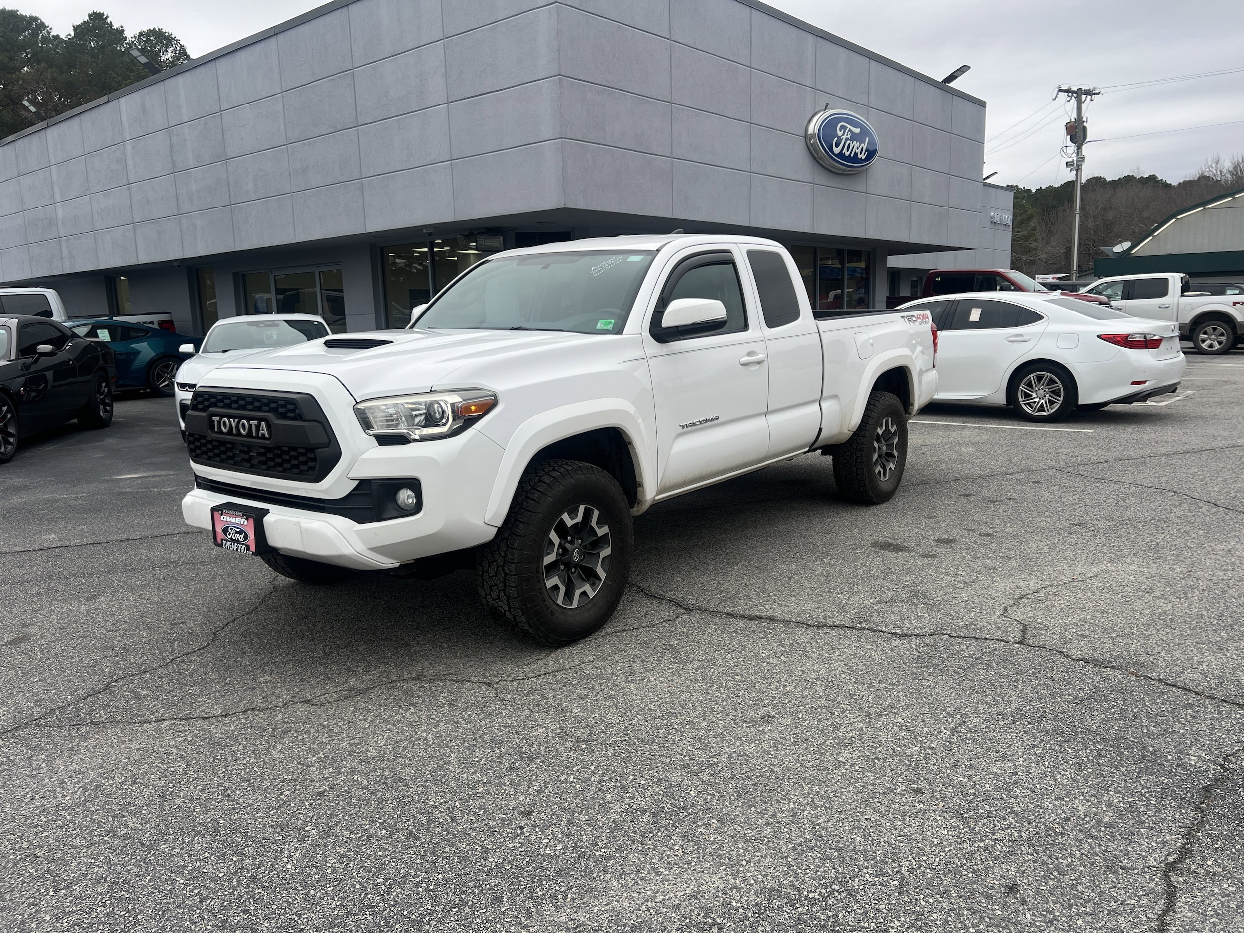 2017 Toyota Tacoma TRD Sport's photo