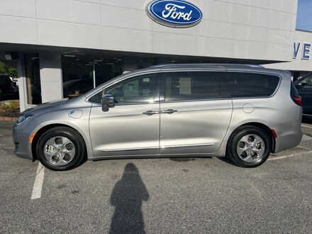 2018 Chrysler Pacifica Hybrid Limited Van Passenger Van