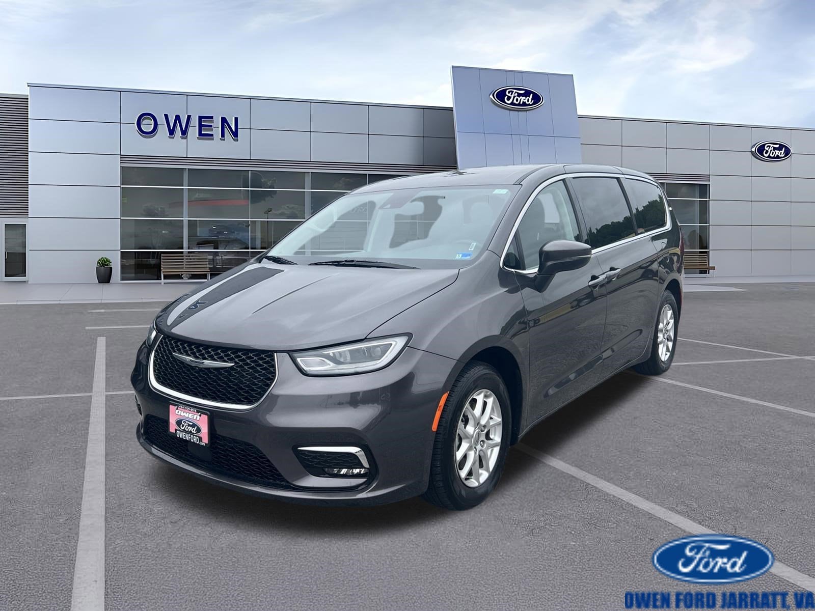 2023 Chrysler Pacifica Touring L's photo