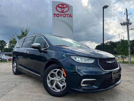 2023 Chrysler Pacifica Limited Van Passenger Van