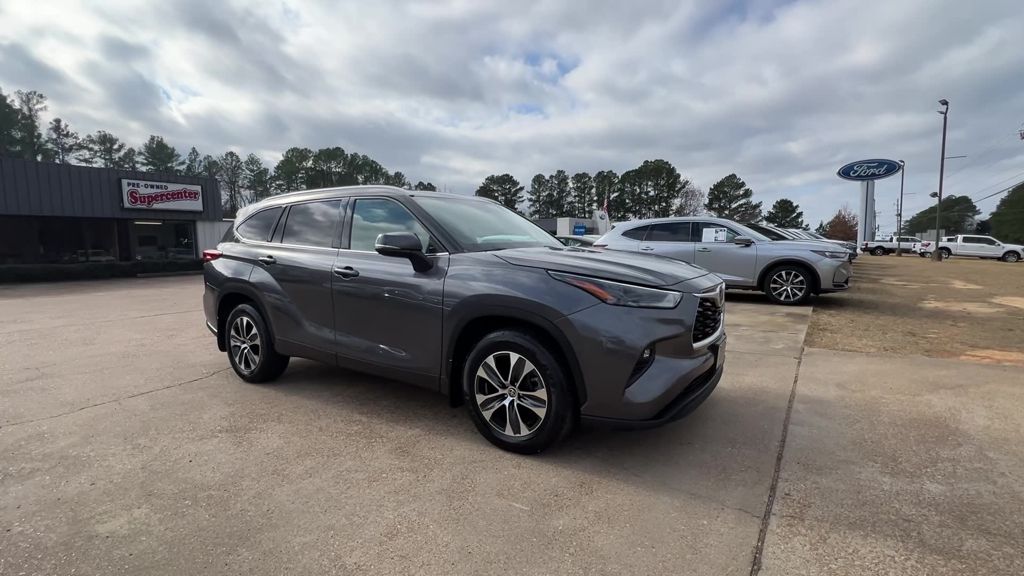 2022 Toyota Highlander XLE - Photo 8