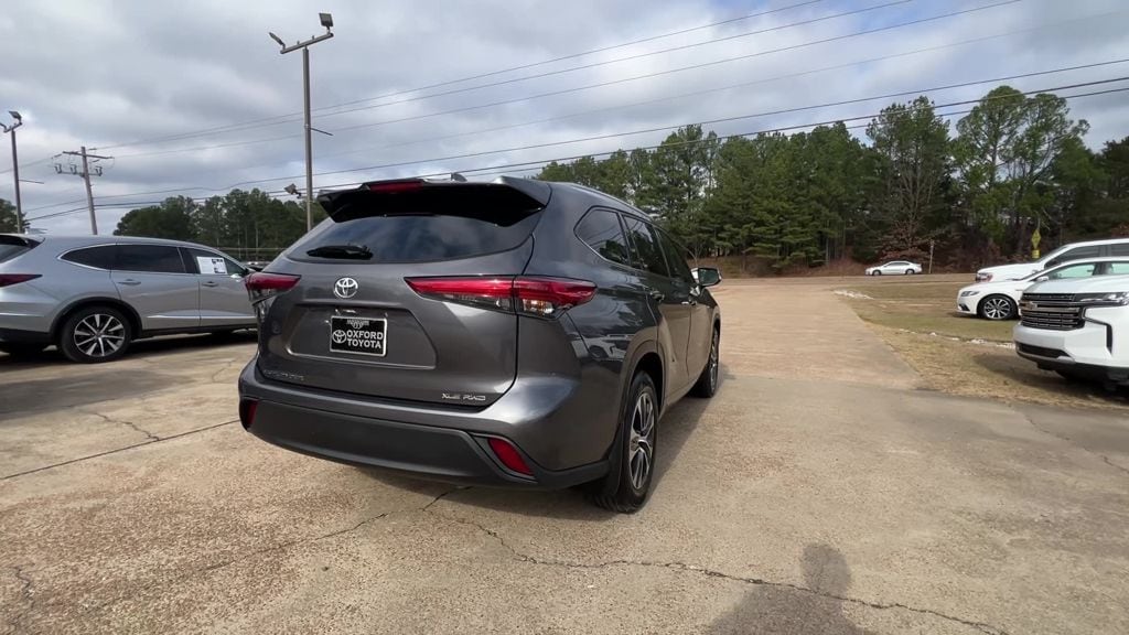 2022 Toyota Highlander XLE - Photo 6