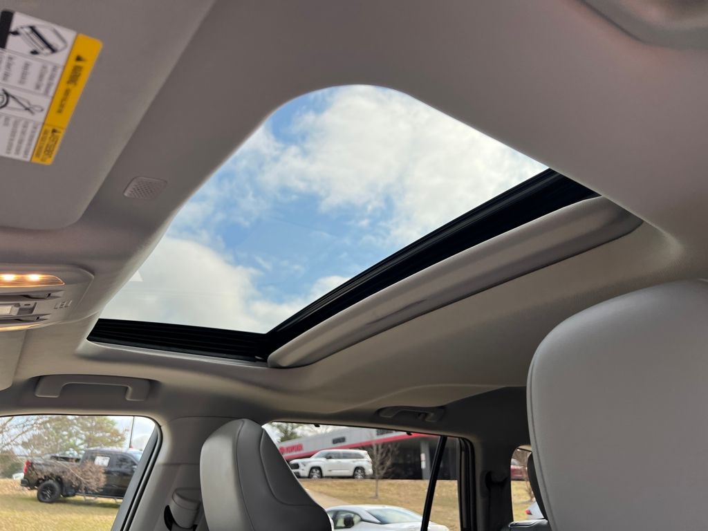 2022 Toyota Highlander XLE - Photo 23