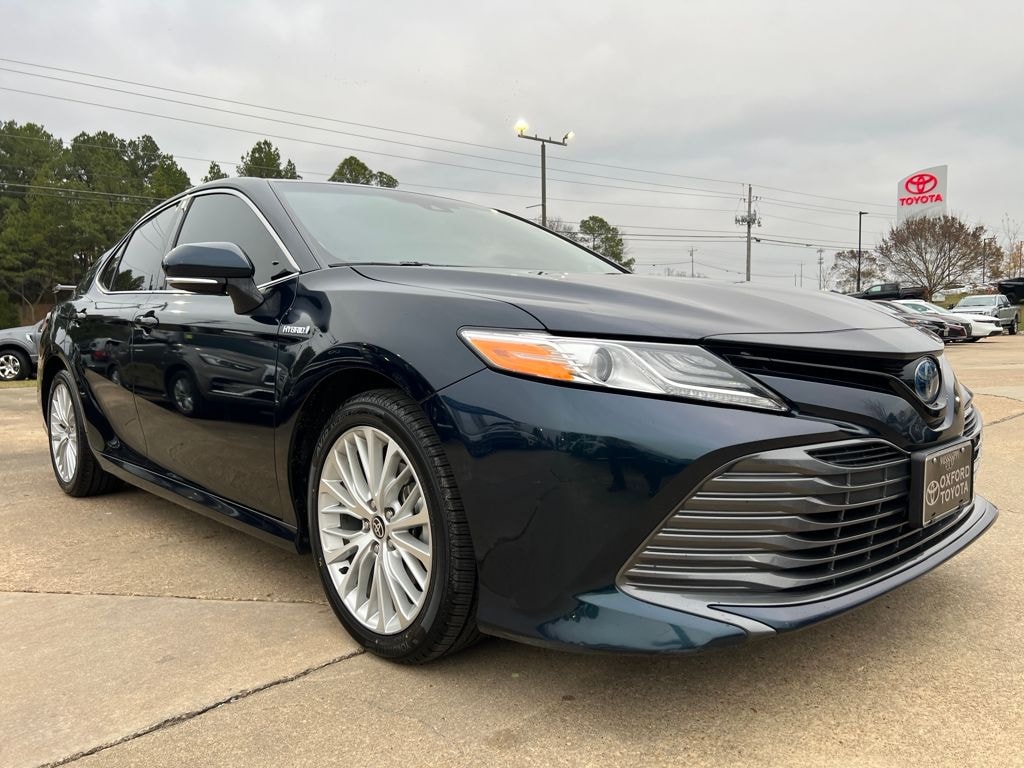 Used 2020 Toyota Camry Hybrid XLE Sedan