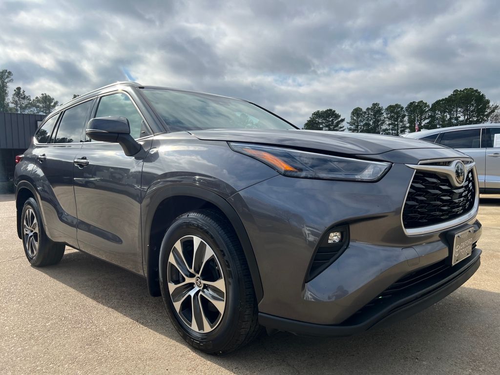 2022 Toyota Highlander XLE's photo