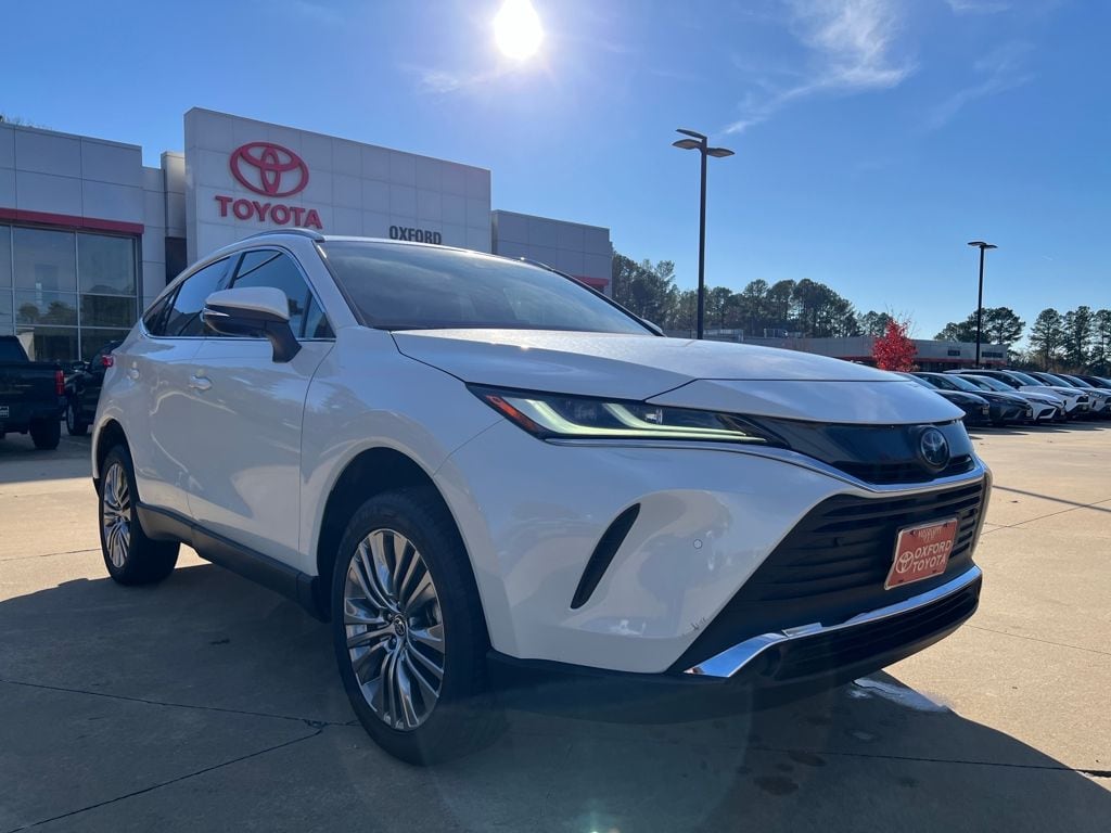 2022 Toyota Venza XLE's photo