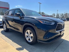 Used 2023 Toyota Highlander L SUV in Oxford, MS