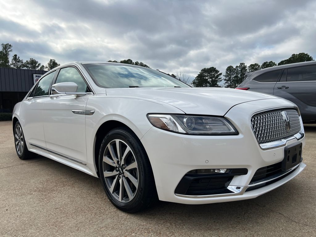 2017 Lincoln Continental Premiere's photo