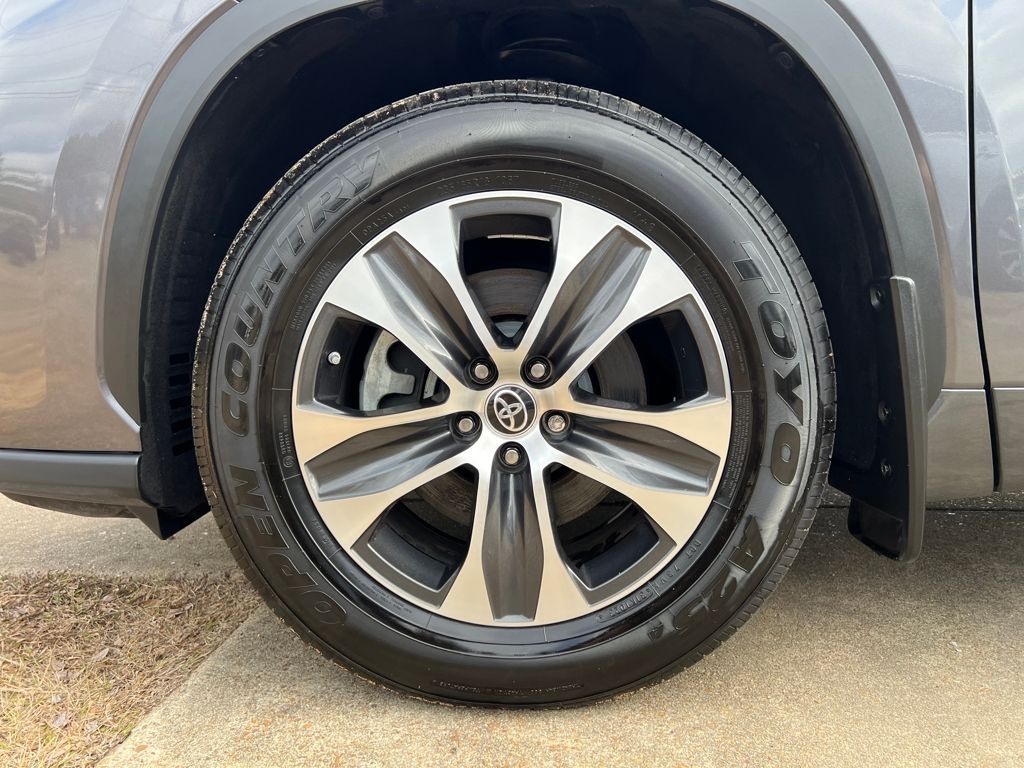 2022 Toyota Highlander XLE - Photo 24