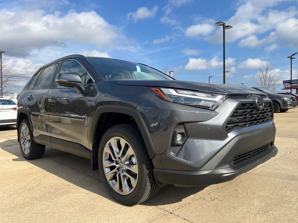 2025 Toyota RAV4 XLE Premium's photo