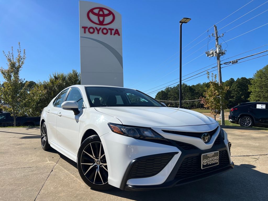 2022 Toyota Camry SE