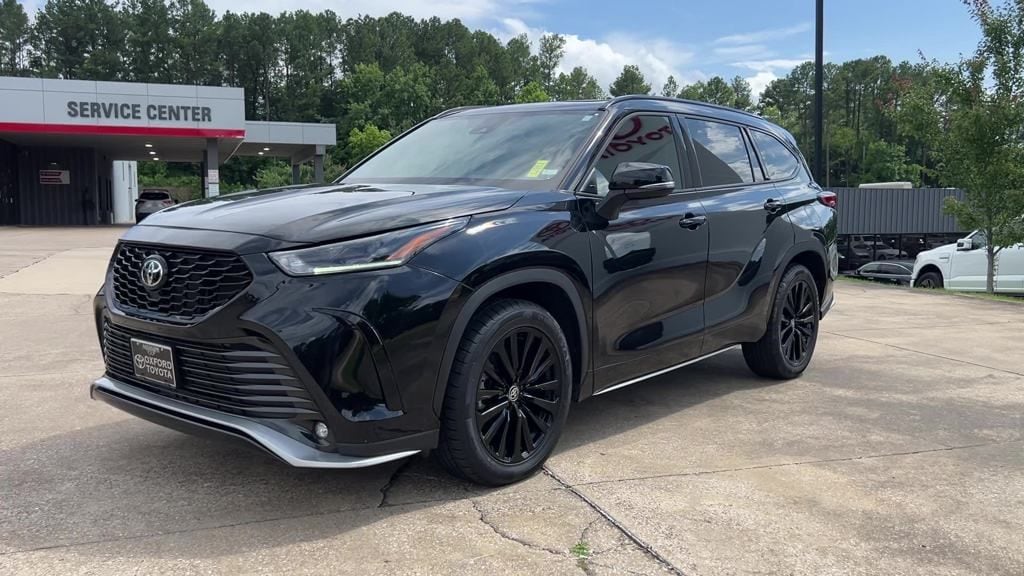 Used 2023 Toyota Highlander XSE with VIN 5TDKDRBH8PS011050 for sale in Oxford, MS