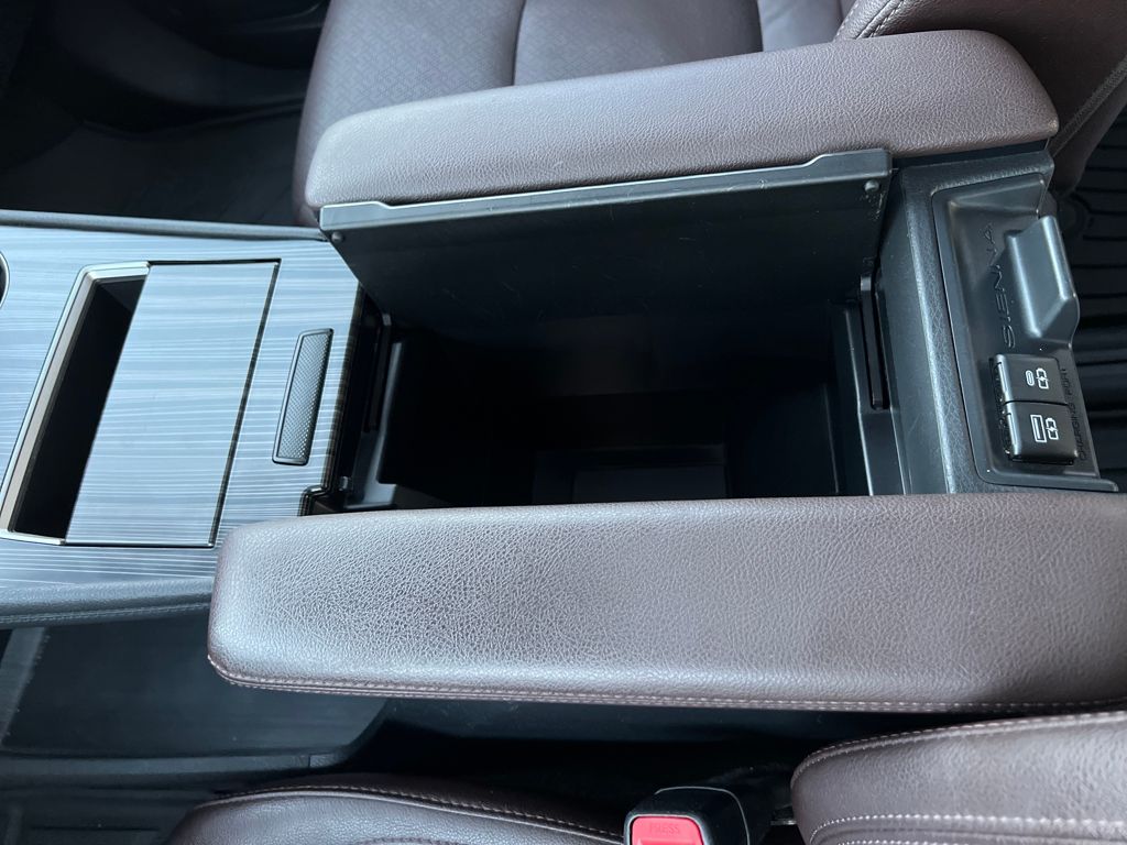 2022 Toyota Sienna Platinum - Photo 28